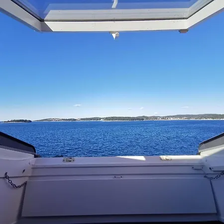 In Mit Terrasse Und Garten Und Meerblick * Rovinj